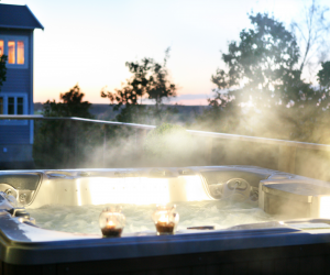 Utomhusbad med ånga vid The Lodge Resort i Skåne
