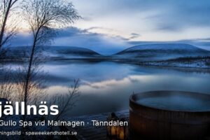 Stämningsbild av en fjällsjö i skymningen med en ångande badtunna på en brygga – genererad bild, inte ett foto av Fjällnäs