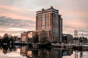 The Steam Hotel i det gamla ångkraftverket vid Mälaren i Västerås