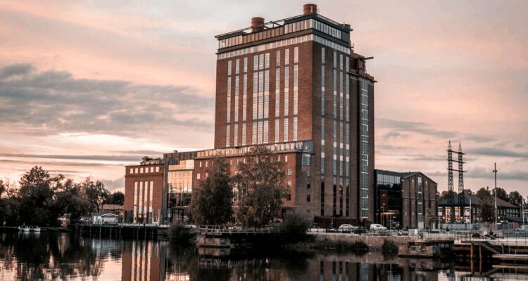 The Steam Hotel i det gamla ångkraftverket vid Mälaren i Västerås